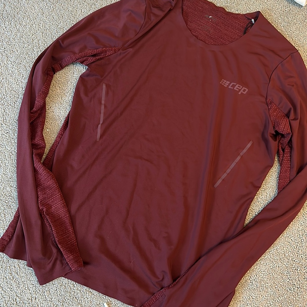 CEP long sleeve athletic workout top size small maroon